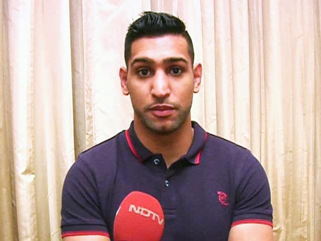 Video : Vijender Singh's Pro Debut was Impressive: Boxer Amir Khan