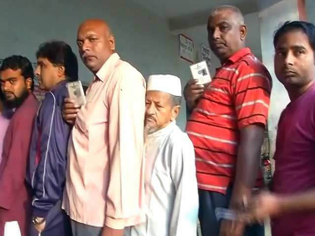 Videos : बिहार में चौथे दौर के मतदान में 57.59 फीसदी वोट पड़े