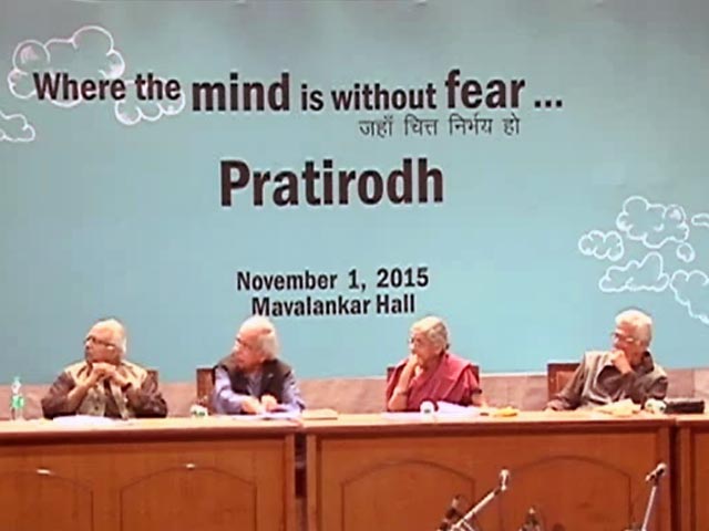 इंडिया 9 बजे : बढ़ती असहिष्णुता पर चिंता जताने के लिए जुटे बुद्धिजीवी