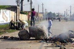 1 Killed as Nepal Police Fire on Protesters on Bridge at Border With India 1 Killed as Nepal Police Fire on Protesters on Bridge at Border With India