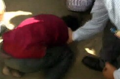 मंत्री जी से बच्चे ने मांगा रुपया, तो बदले में मिली लात मंत्री जी से बच्चे ने मांगा रुपया, तो बदले में मिली लात