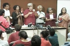 24 Filmmakers Including Kundan Shah, Saeed Mirza Return National Awards 24 Filmmakers Including Kundan Shah, Saeed Mirza Return National Awards