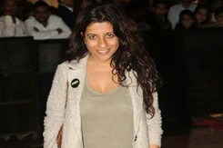 Zoya Akhtar Supports SRK, Calls Him 'Huge Patriot' Zoya Akhtar Supports SRK, Calls Him 'Huge Patriot'