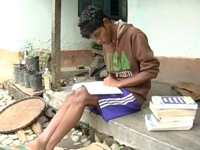 Video : In West Bengal's Tea Estate Crisis, a World of Worry For a 21-Year-Old