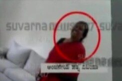 Karnataka Minister's Wife Caught in 'Sting' Allegedly Accepting Bribe Karnataka Minister's Wife Caught in 'Sting' Allegedly Accepting Bribe