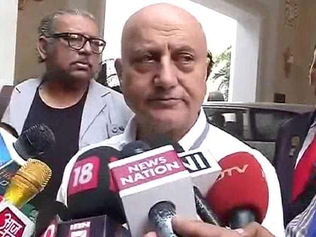 Video : Anupam Kher Leads March Against 'Intolerance' Protests in Delhi
