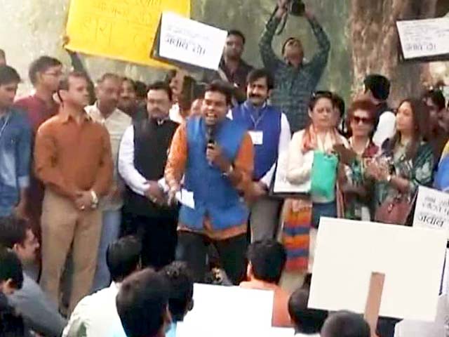 Video : पुरस्कार लौटाने के खिलाफ अनुपम खेर ने निकाला 'मार्च फॉर इंडिया'