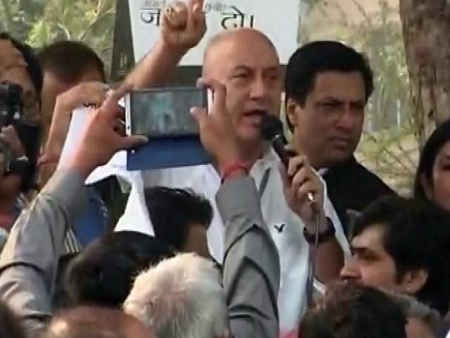 इंडिया 9 बजे : सहिष्णुता को लेकर मार्च में ही दिखी असहिष्णुता