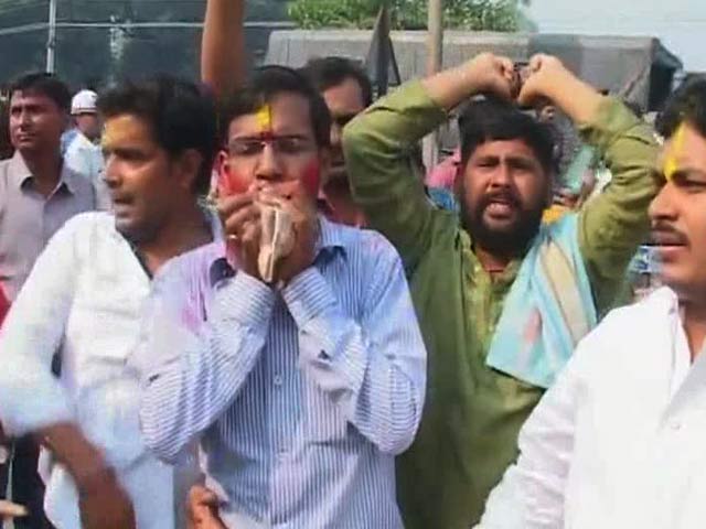 Video : Early Celebrations Outside BJP Office in Patna
