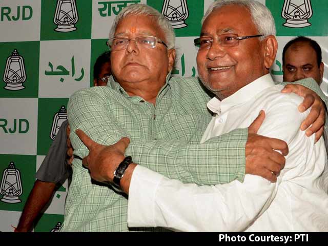 Nitish Kumar & Lalu Yadav, Bihar's Winning Combo, Hug Each Other