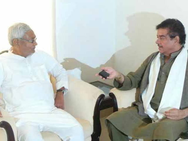 BJP's Shatrughan Sinha Meets Nitish, Says He 'Will be Good for Bihar'