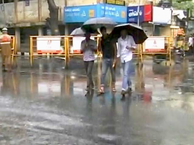 Video : No Cyclone Threat But Heavy Rain Slows Chennai