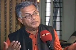 Writer Girish Karnad says 'Not on Twitter, Not Bothered by Threats' Writer Girish Karnad says 'Not on Twitter, Not Bothered by Threats'