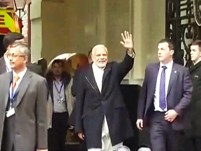 लंदन : समर्थकों ने 'मोदी-मोदी' के नारों से किया पीएम का स्वागत
