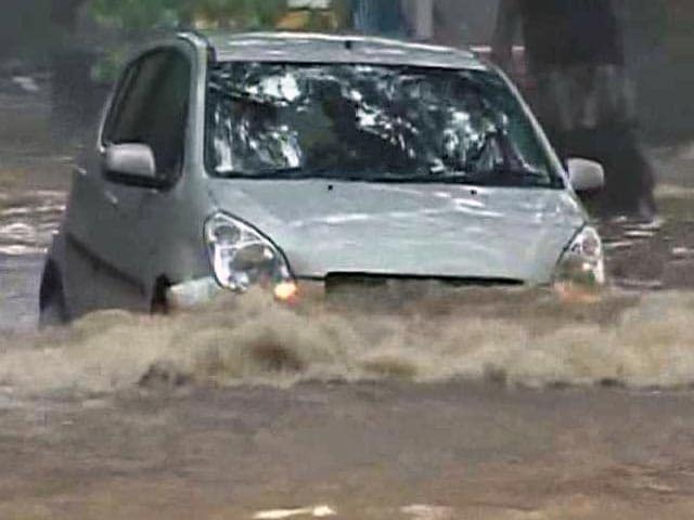 Video : Rain Mayhem In Chennai: Flights and Trains Hit, Schools Shut