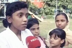 मिर्गी पर भारी पड़ा हौसला : कराटे किड आयशा की प्रेरणा देने वाली कहानी मिर्गी पर भारी पड़ा हौसला : कराटे किड आयशा की प्रेरणा देने वाली कहानी
