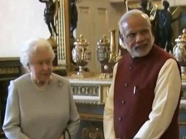 ब्रिटेन की महारानी के साथ लंच के लिए बकिंघम पैलेस पहुंचे पीएम मोदी