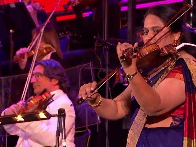 वेम्बले स्टेडियम में रंगारंग कार्यक्रम, बड़ी संख्या में भारतीय मौजूद