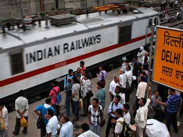 महंगा हुआ रेल का किराया महंगा हुआ रेल का किराया