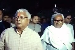 छठ के मौके पर लालू के घर पहुंचे नीतीश छठ के मौके पर लालू के घर पहुंचे नीतीश