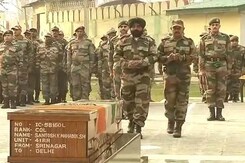 Army Pays Tribute to Colonel Who Died Fighting Terrorists in Kashmir Army Pays Tribute to Colonel Who Died Fighting Terrorists in Kashmir