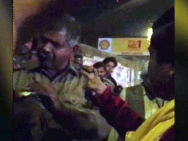 Video : AAP Lawmaker Booked for 'Misbehaving' with Police Official