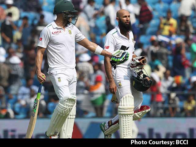 Amla, Du Plessis Showed No Demons in Nagpur Pitch: Gavaskar