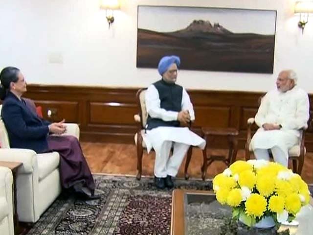 Videos : सोनिया गांधी, मनमोहन सिंह ने की प्रधानमंत्री नरेंद्र मोदी से मुलाकात