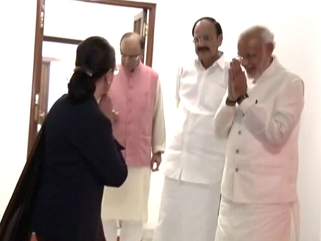 नेशनल रिपोर्टर : पीएम से सोनिया-मनमोहन सिंह की मुलाकात, चाय पर जीएसटी की चर्चा