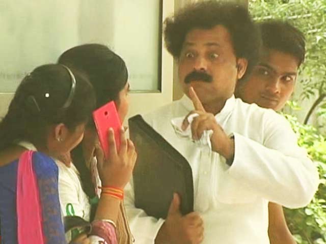 <i>Chhupa Rustam</i>: In Need of Help