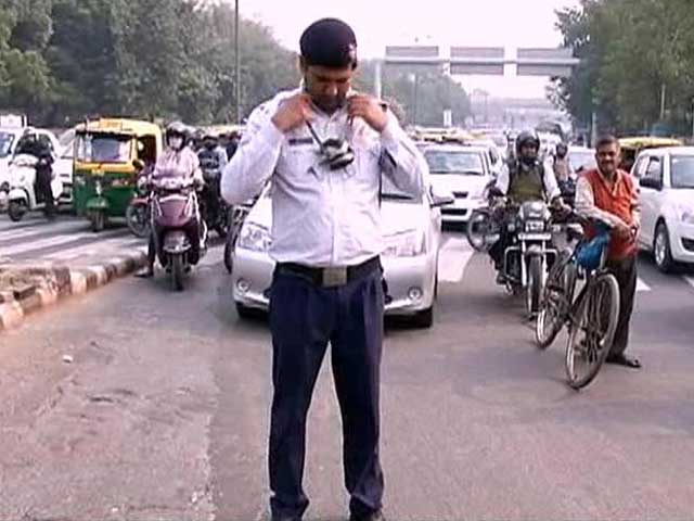 Traffic Cops in Delhi Most Vulnerable to Air Pollution, Say Experts