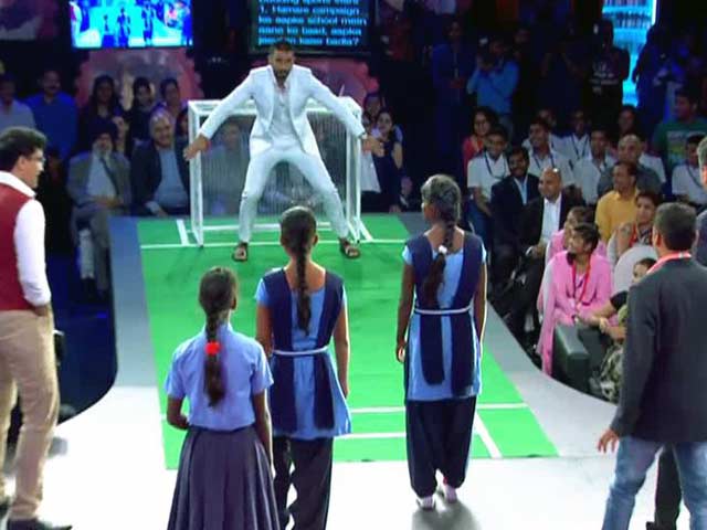 Ranveer Singh, Sourav Ganguly vs Schoolgirls from Ranchi
