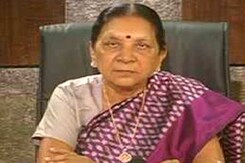 गुजरात की मुख्यमंत्री आनंदी बेन के कहने पर रणवीर सिंह ने स्कूल गोद लिया गुजरात की मुख्यमंत्री आनंदी बेन के कहने पर रणवीर सिंह ने स्कूल गोद लिया