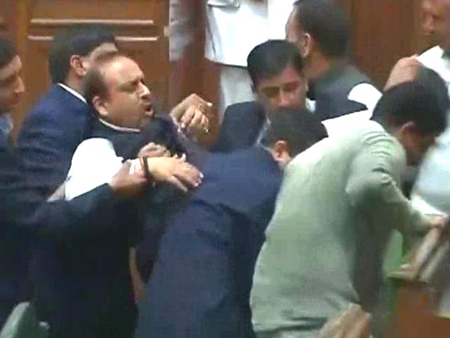 BJP's Vijender Gupta Marshalled Out of Delhi Assembly