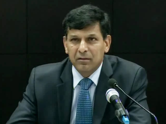 Rajan Keeps Rates on Hold, Sees Room For More Accommodation