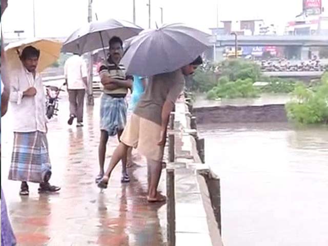 Chennai's Saidapet Bridge Shut as Water Level Rises