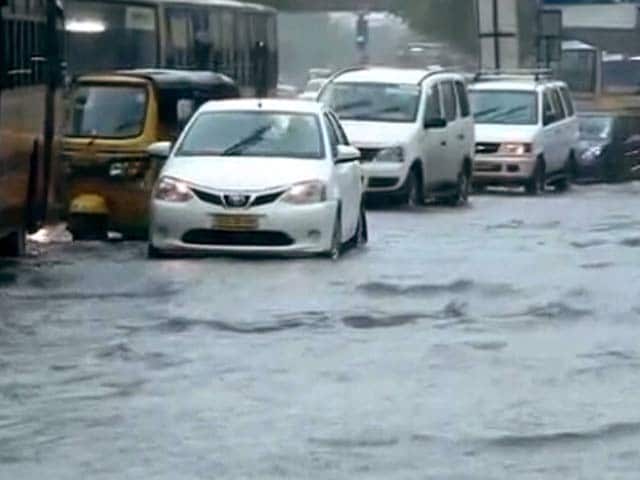 Videos : चेन्नई में भारी बारिश जारी, सेना बुलाई गई