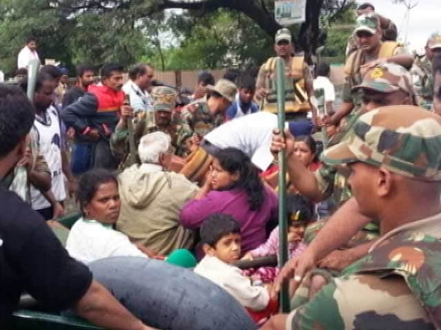 चेन्नई में बाढ़ : जलमग्न हुआ शहर, सेना ने संभाला मोर्चा