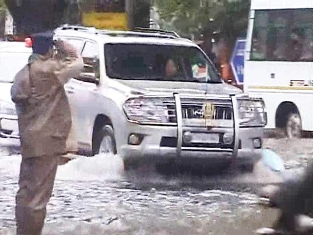 Jayalalithaa Conducts Survey of Flood-Hit Areas