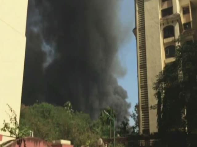 Video : मुंबई के कांदिवली इलाके में लगी भीषण आग, दो लोगों के मारे जाने की खबर