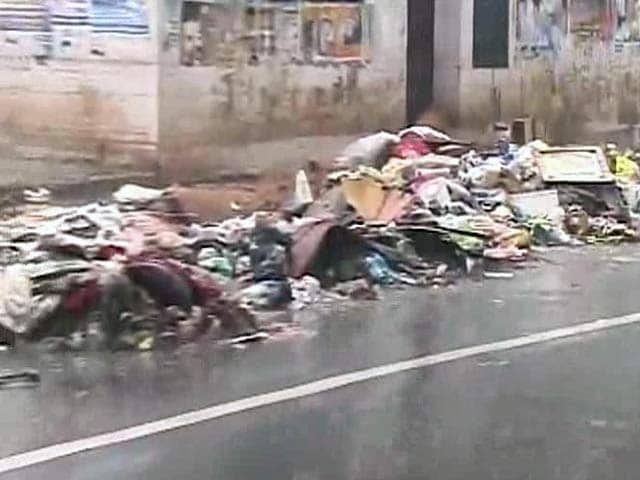 Video : Chennai Rains Fallout: Garbage Everywhere but Workers Missing