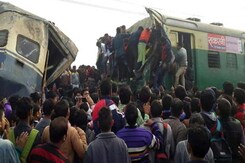 हरियाणा के पलवल में दो ट्रेनों की टक्कर, ईएमयू के ड्राइवर की मौत हरियाणा के पलवल में दो ट्रेनों की टक्कर, ईएमयू के ड्राइवर की मौत