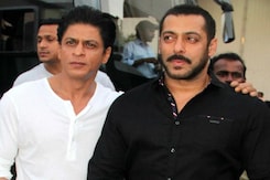 Salman, SRK's Kodak Moment on <i>Bigg Boss</i> Sets Salman, SRK's Kodak Moment on <i>Bigg Boss</i> Sets