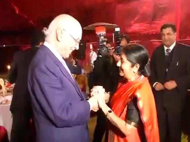 Video : Sushma Swaraj To Meet Nawaz Sharif Today, Hold Talks With Sartaj Aziz
