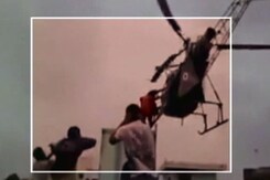 चेन्नई की बाढ़ में फंसी गर्भवती महिला को यूं बचाया गया चेन्नई की बाढ़ में फंसी गर्भवती महिला को यूं बचाया गया