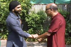 रणवीर बोले, मुझे अपनी स्टार वैल्यू बढ़ानी पड़ेगी रणवीर बोले, मुझे अपनी स्टार वैल्यू बढ़ानी पड़ेगी