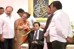 अभिनेता दिलीप कुमार पद्म विभूषण से सम्मानित किए गए अभिनेता दिलीप कुमार पद्म विभूषण से सम्मानित किए गए