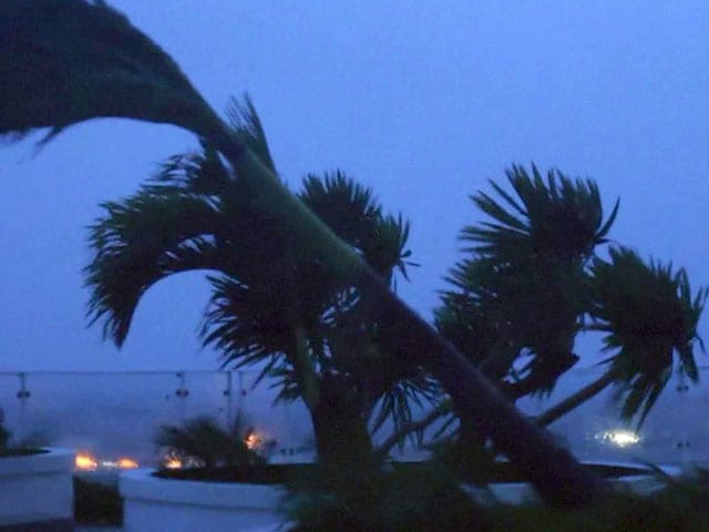 Video : 700,000 Flee as Powerful Typhoon Slams Philippines