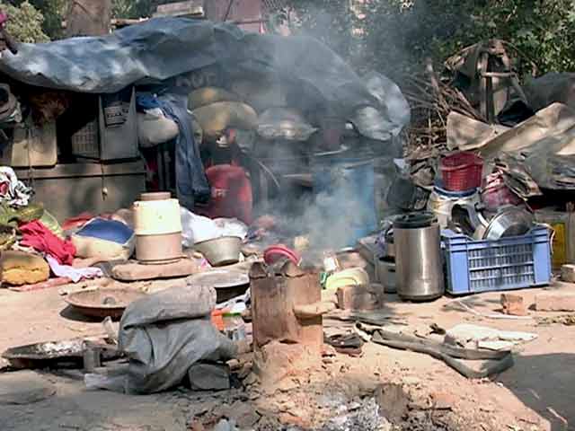 प्राइम टाइम इंट्रो : झुग्गी-झोपड़ियों पर क्या हो नीति?