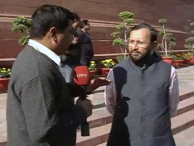 केजरीवाल को भ्रष्ट अधिकारी को संरक्षण देने की जरूरत क्यों : प्रकाश जावड़ेकर